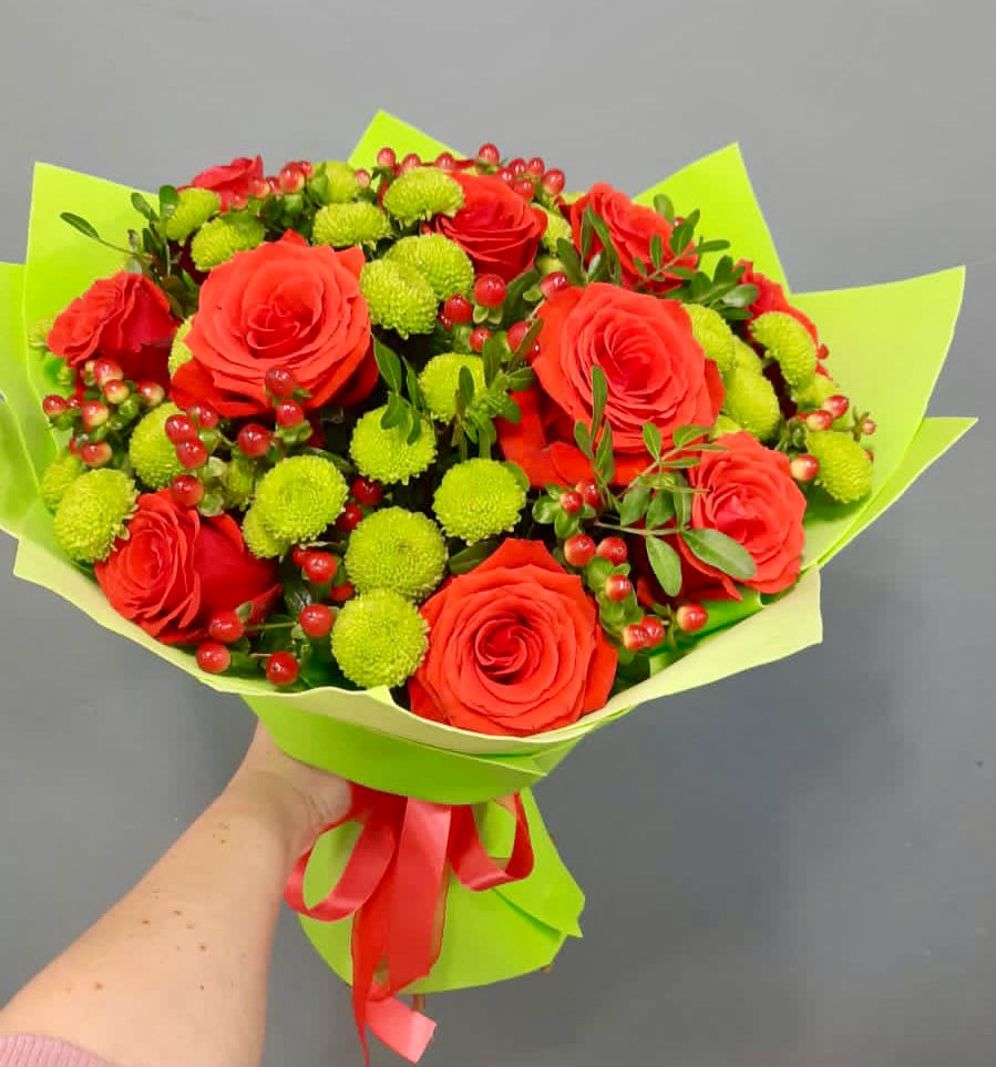 Букет цветов из: Хризантемы и Розы в Королёве