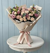 Букет цветов из:  Розы и Лизиантусы в Королёве