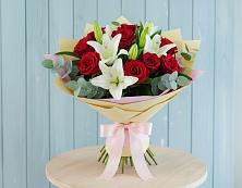 Букет цветов из:  Лилии и Розы в Королёве
