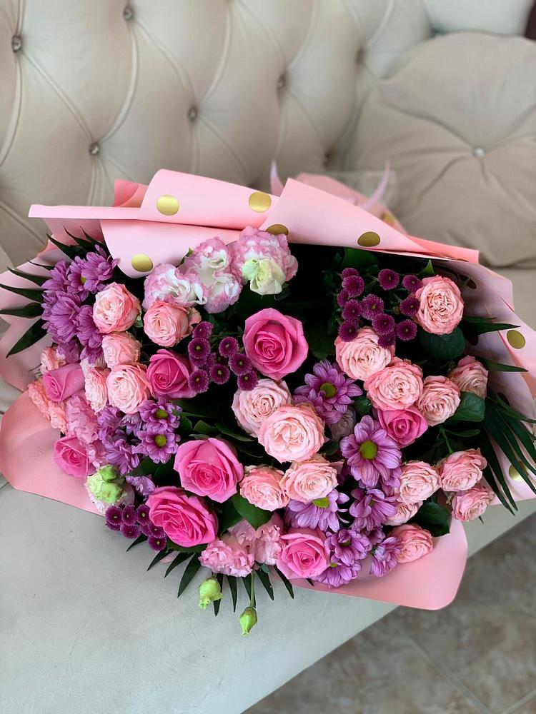 Букет цветов из: Хризантемы, Розы и Лизиантусы в Королёве