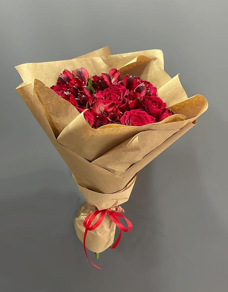 Букет цветов из: Альстромерии и Розы в Королёве