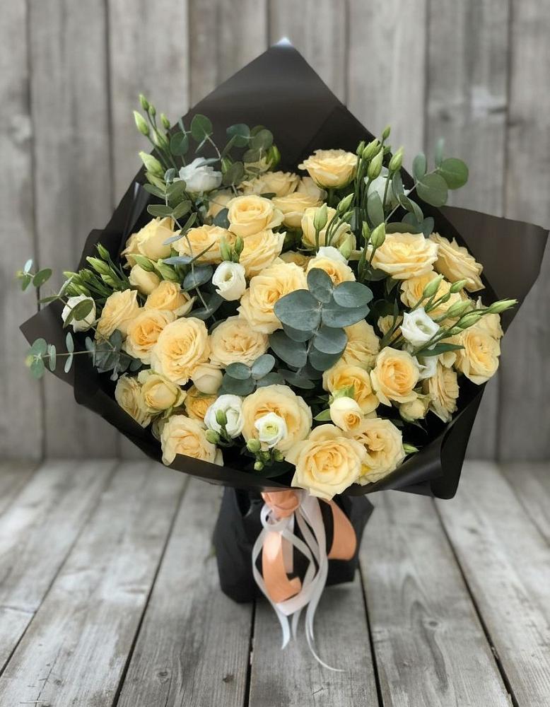 Букет цветов из: Розы и Лизиантусы в Королёве