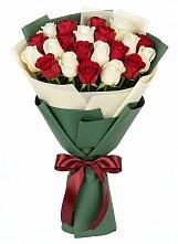 Букет Микс из красных и белых роз в Королёве