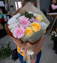 Букет цветов из:  Герберы, Розы и Хризантемы в Королёве