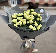 Букет Белые кустовые розы Солинеро в Королёве