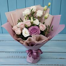 Букет цветов из:  Розы и Лизиантусы в Королёве