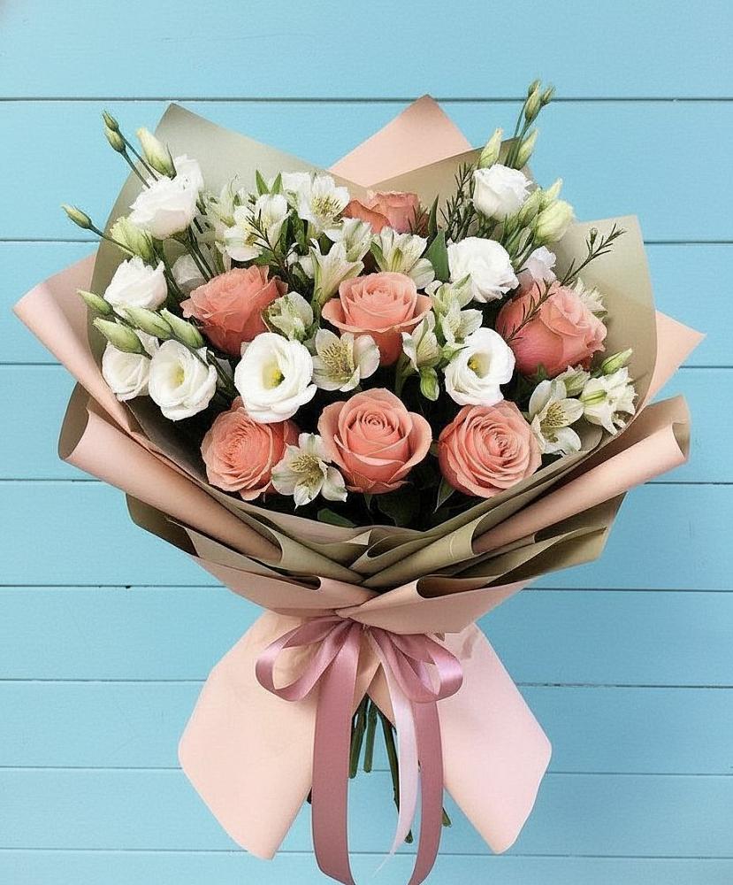 Букет цветов из: Розы, Альстромерии и Лизиантусы в Королёве