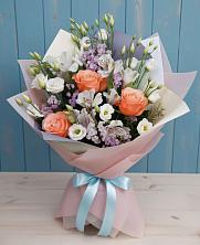 Букет цветов из:  Лизиантусы, Розы, Альстромерии и Гипсофила в Королёве