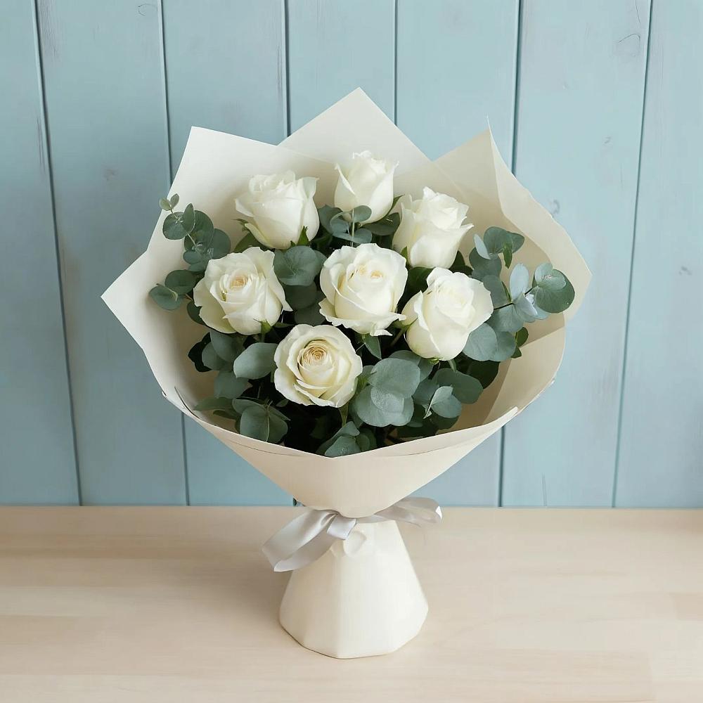 Букет Белые розы в Эвкалипте в Королёве