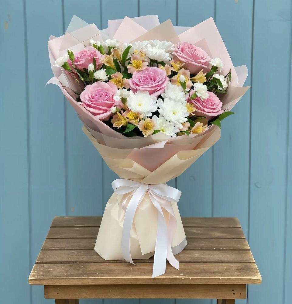 Букет цветов из: Гвоздики, Орхидеи и Розы в Королёве