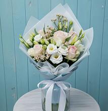 Букет цветов из:  Розы и Лизиантусы в Королёве
