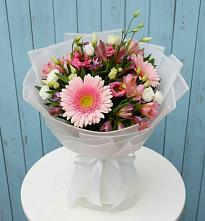 Букет цветов из:  Герберы, Альстромерии и Лизиантусы в Королёве