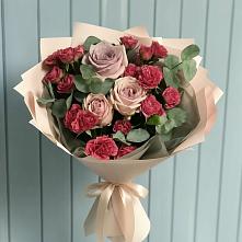 Букет цветов из:  Гвоздики и Розы в Королёве