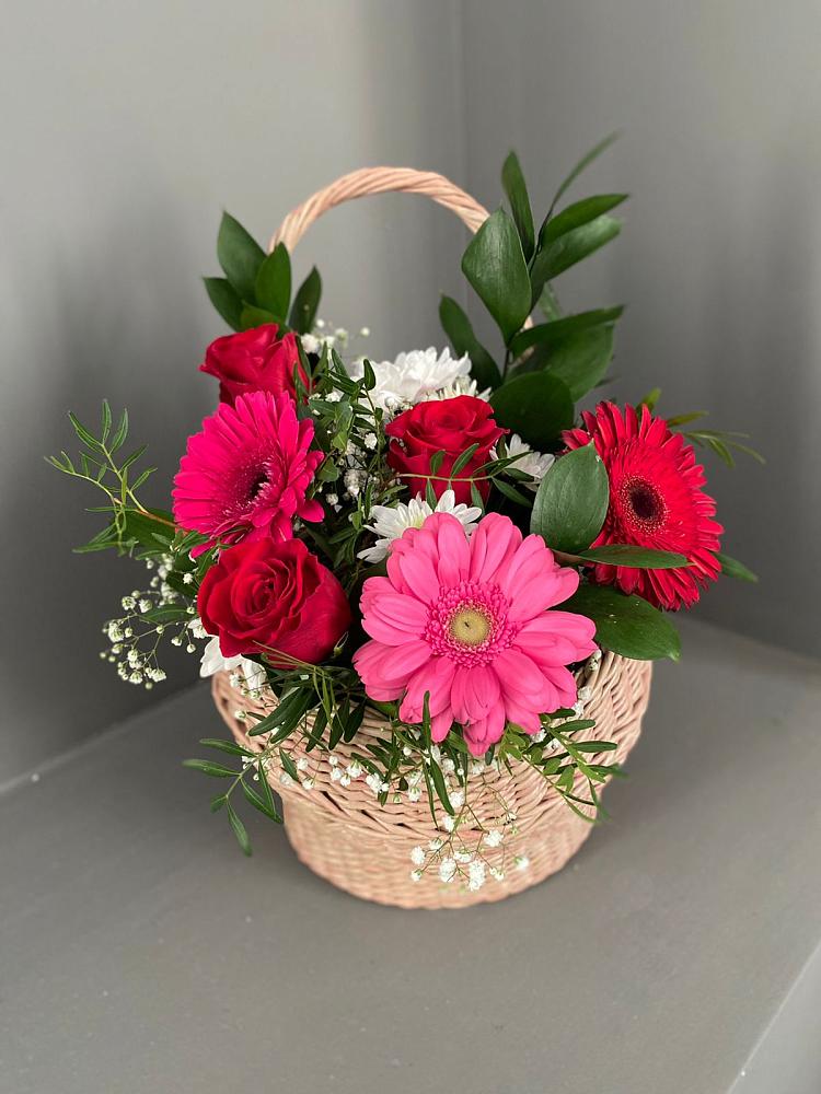 Цветочная композиция из Розы, Хризантемы и Герберы в корзине в Королёве
