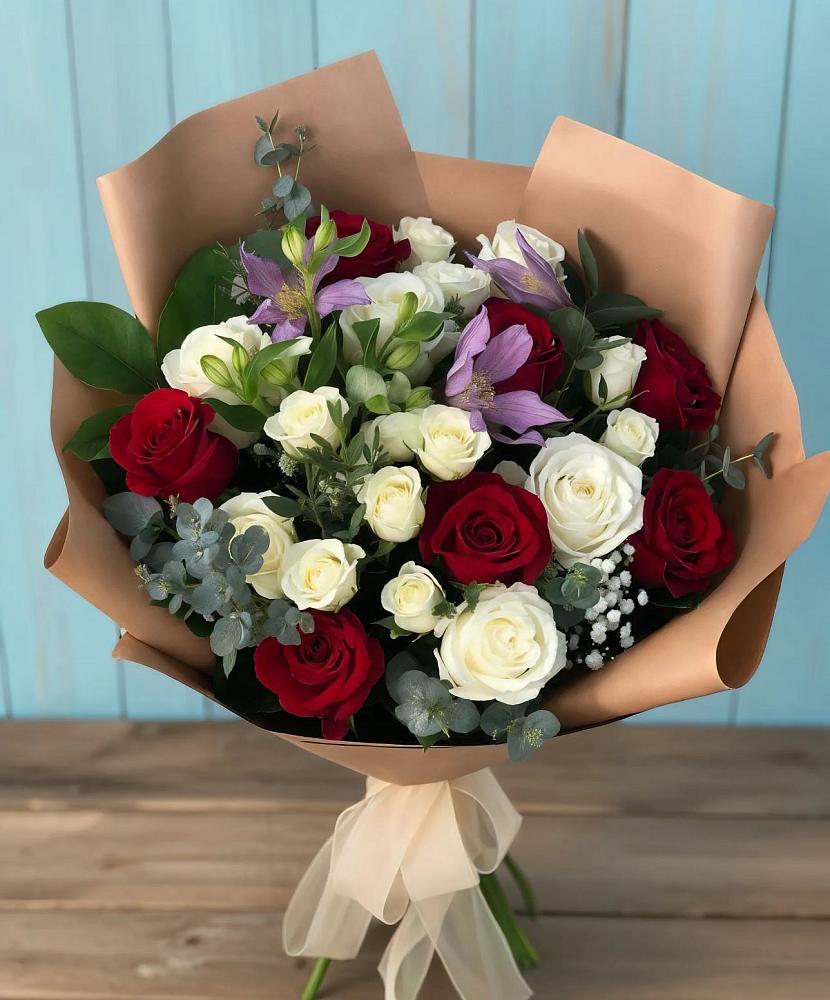Букет цветов из: Розы и Альстромерии в Королёве