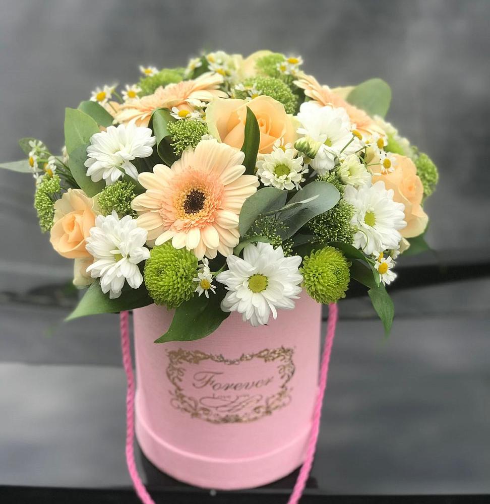 Цветочная композиция из Розы, Герберы и Хризантемы в шляпной коробке в Королёве