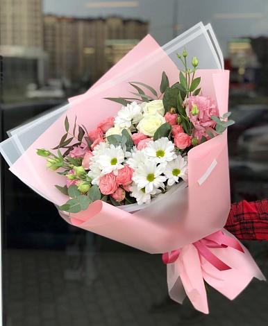 Букет цветов из: Розы, Лизиантусы и Хризантемы в Королёве