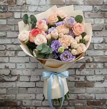 Букет цветов из:  Розы, Лизиантусы и Гвоздики в Королёве